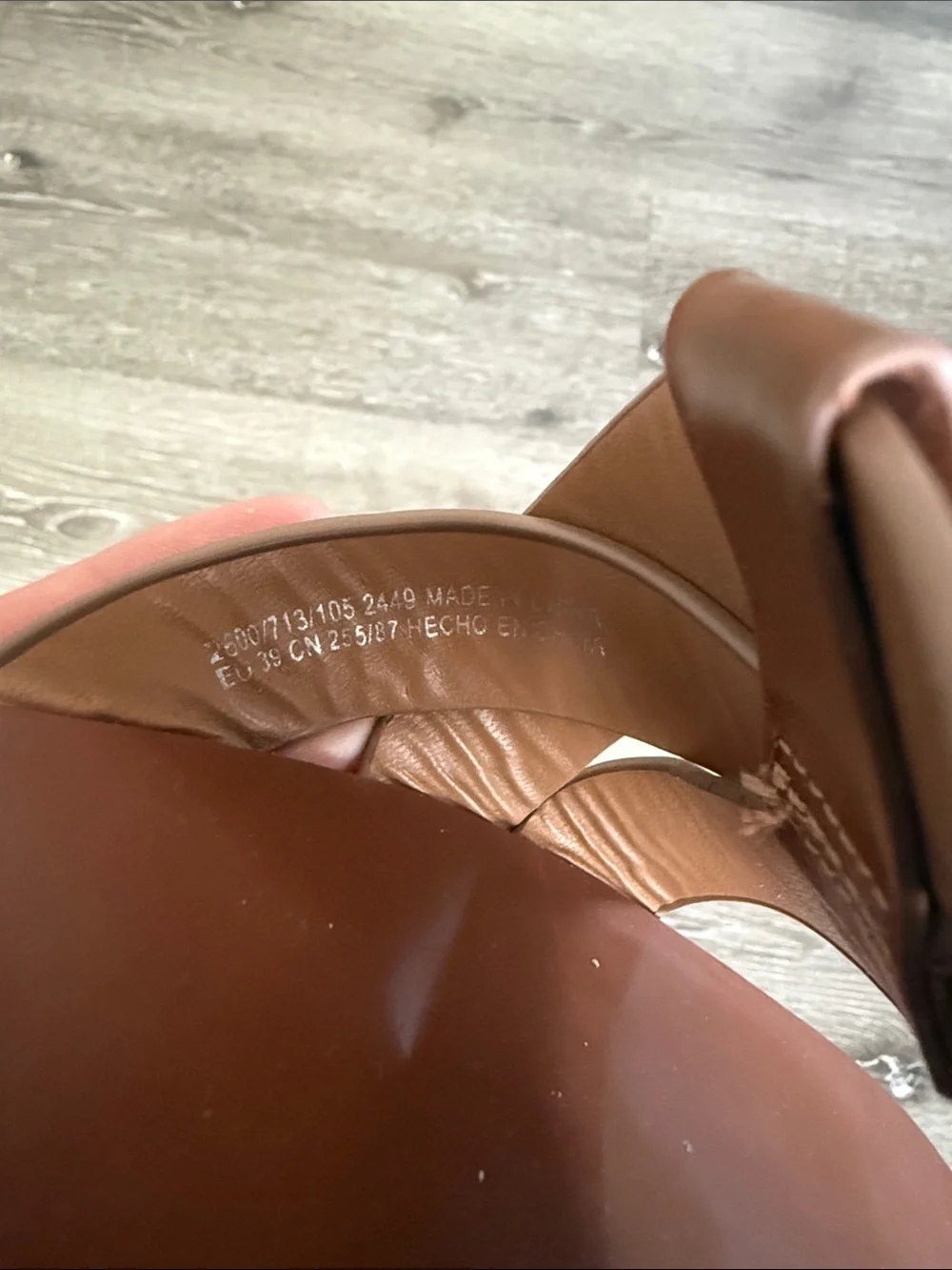 Zara Brown Flat leather sandals with crossed straps at front, size 39